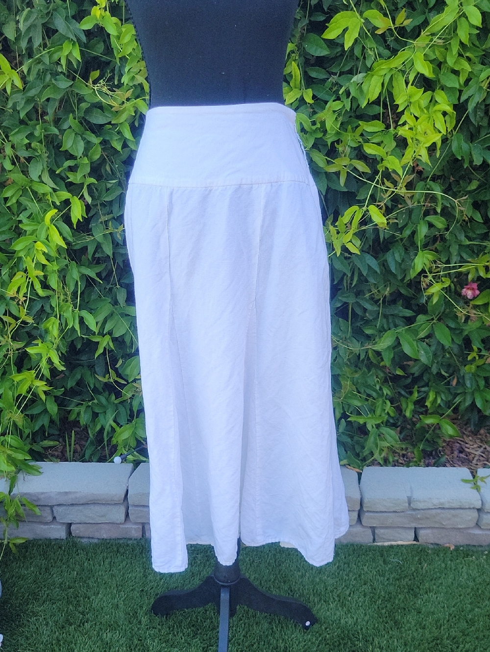 Bandolino White A Line  Midi Skirt with Flowy Paneling Sz  14